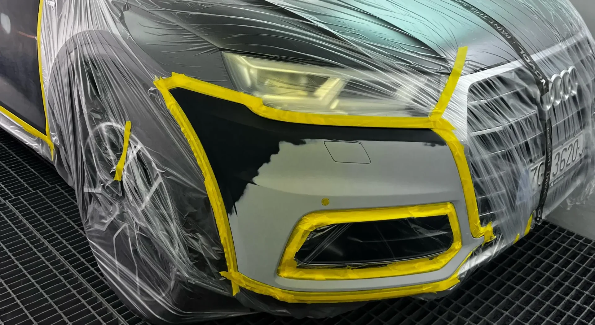 Audi u lakirnoj komori Auto Filing